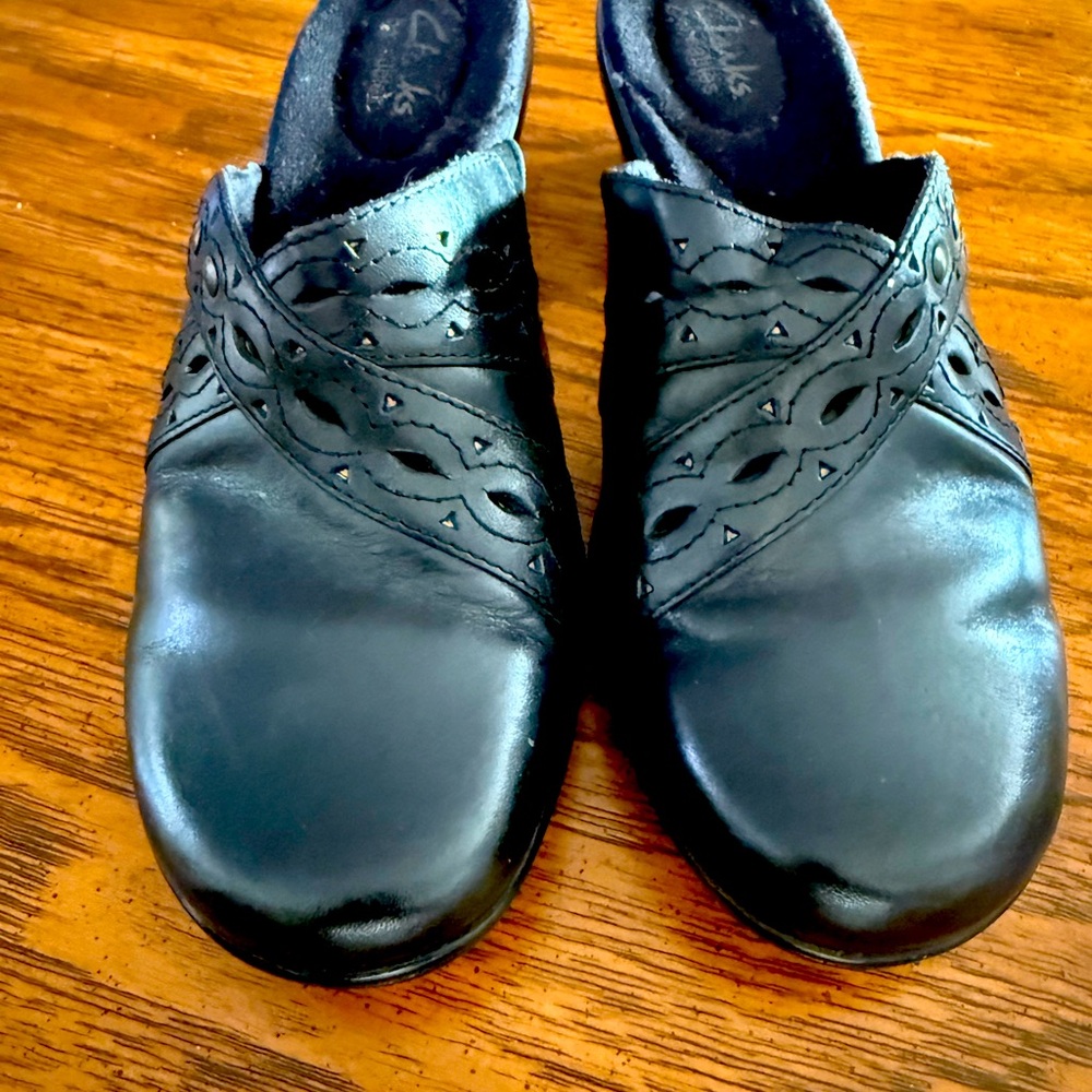 Clark’s clogs 8.5M - Picture 2 of 9